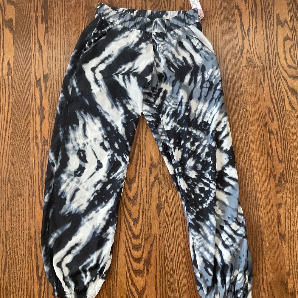 Women’s Show Me Your Mumu pants, size S